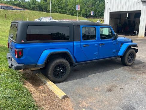 Used 2022 Jeep Gladiator Sport AWD/4WD image 4