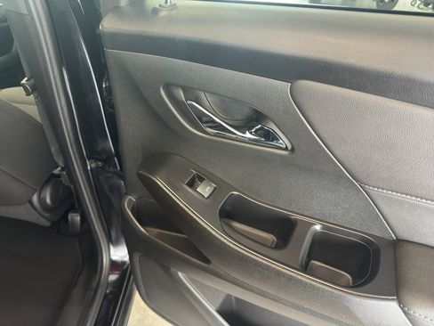 Used 2023 Chevrolet Traverse LT image 13