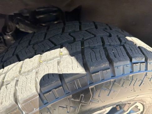 Used 2023 GMC Canyon AT4 w/ AT4 Premium Package image 27