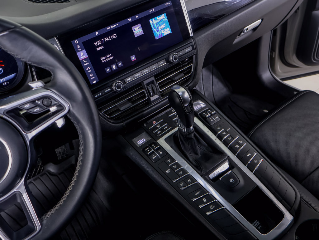 Certified 2021 Porsche Macan S AWD/4WD image 18