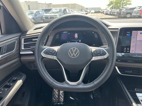 Used 2024 Volkswagen Atlas SEL AWD/4WD image 10