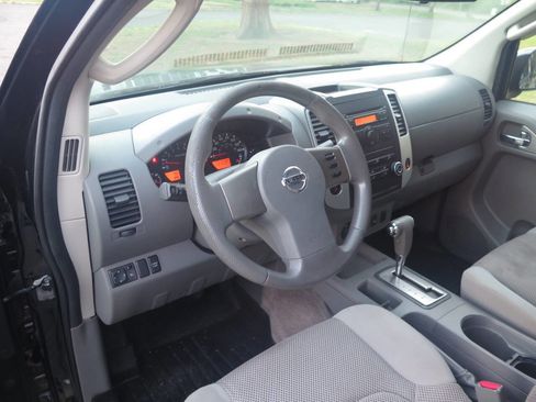 Used 2010 Nissan Frontier SE AWD/4WD image 7