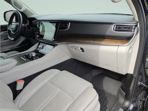 Used 2022 Jeep Grand Wagoneer Series II w/ Flexible Seating Group AWD/4WD image 17