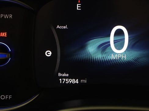 Used 2018 Chrysler Pacifica Touring-L FWD image 36