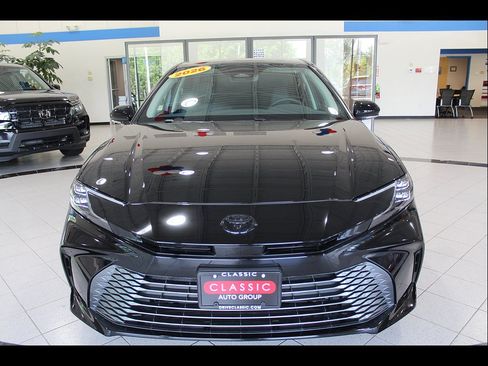 Used 2026 Toyota Camry XLE FWD image 2