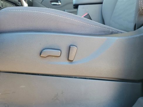 Used 2024 Nissan Frontier SV image 20