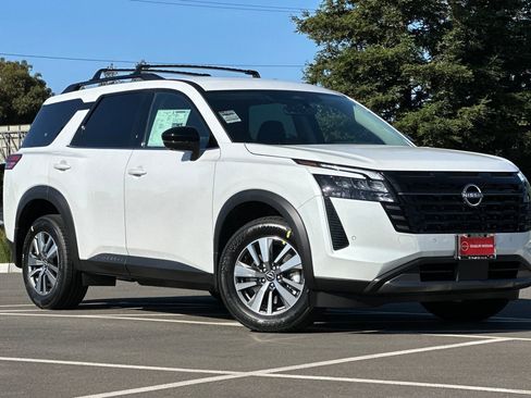 New 2026 Nissan Pathfinder SL AWD/4WD image 1