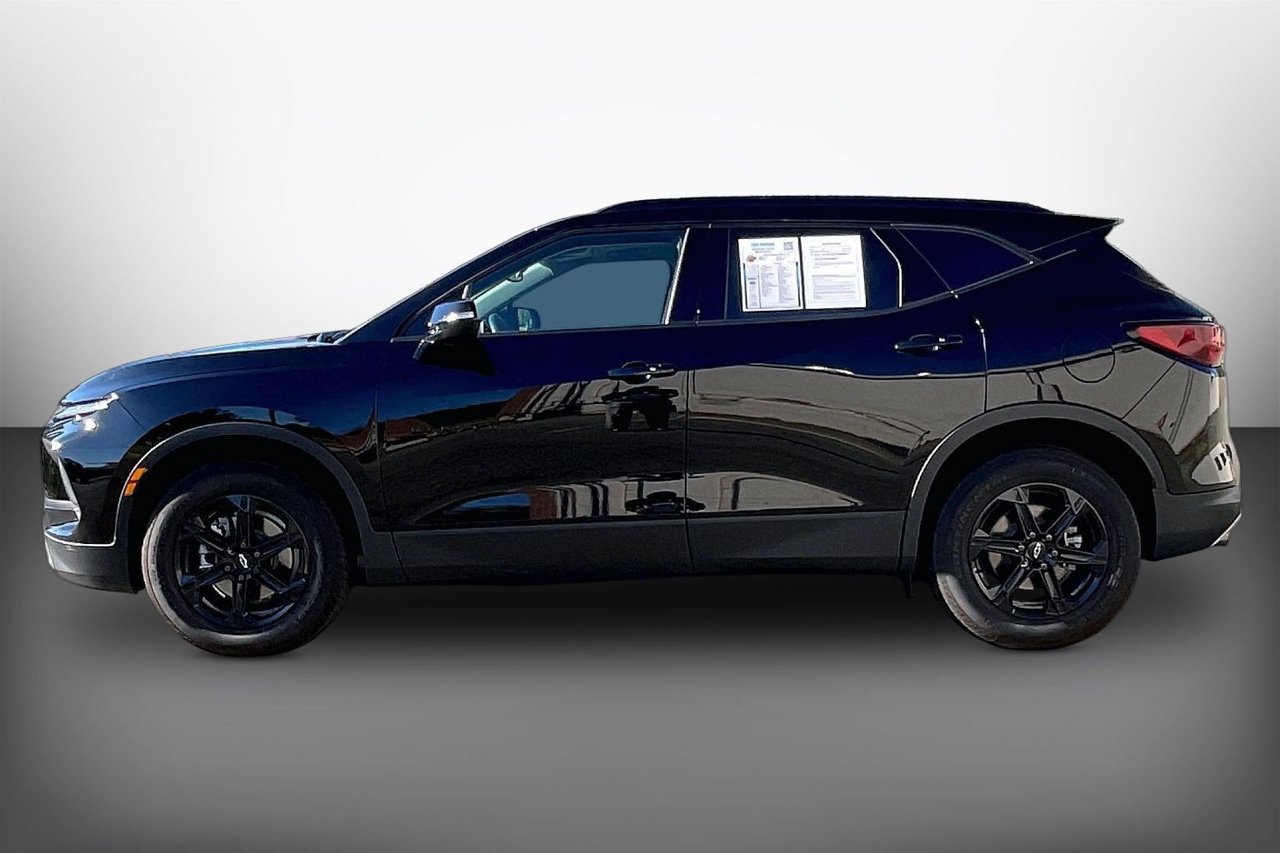 Used 2025 Chevrolet Blazer LT w/ Midnight/Sport Edition FWD image 5