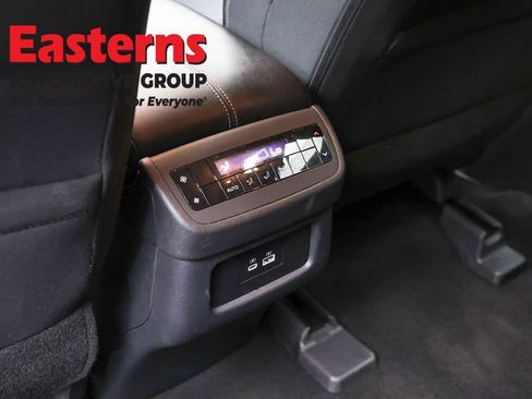 Used 2025 Nissan Pathfinder SV FWD image 23