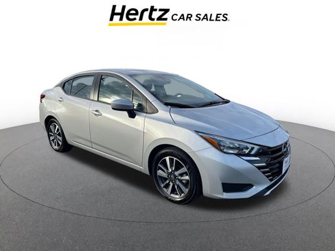 Used 2025 Nissan Versa SV image 1