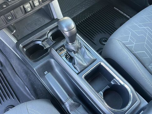 Certified 2018 Toyota Tacoma TRD Off-Road image 12