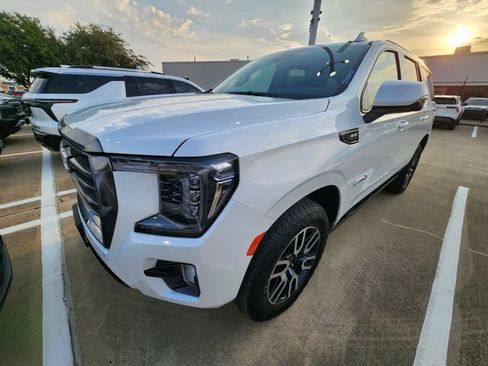 Used 2024 GMC Yukon AT4 w/ Technology Package AWD/4WD image 3