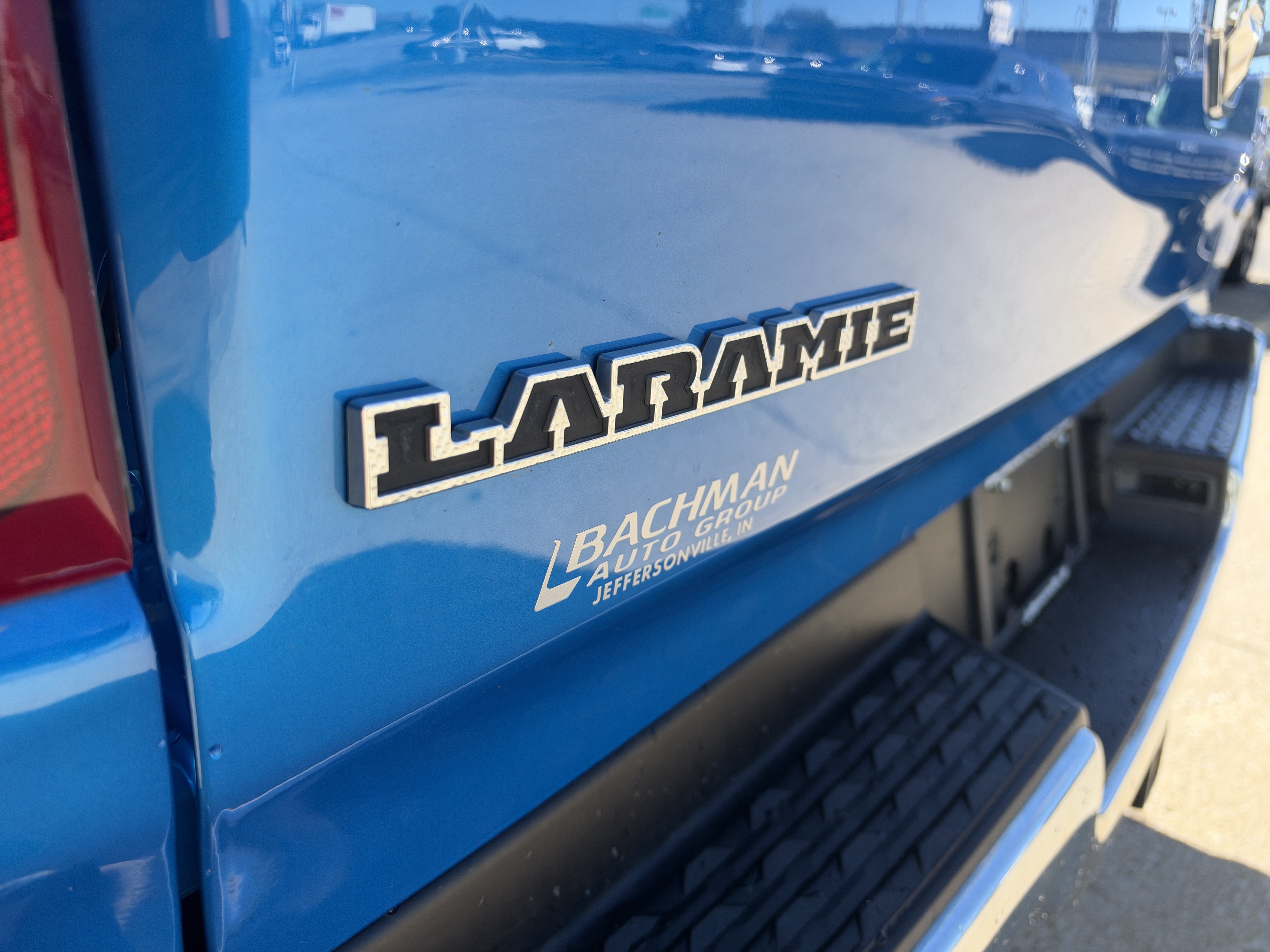 Used 2024 RAM 1500 Laramie AWD/4WD image 9