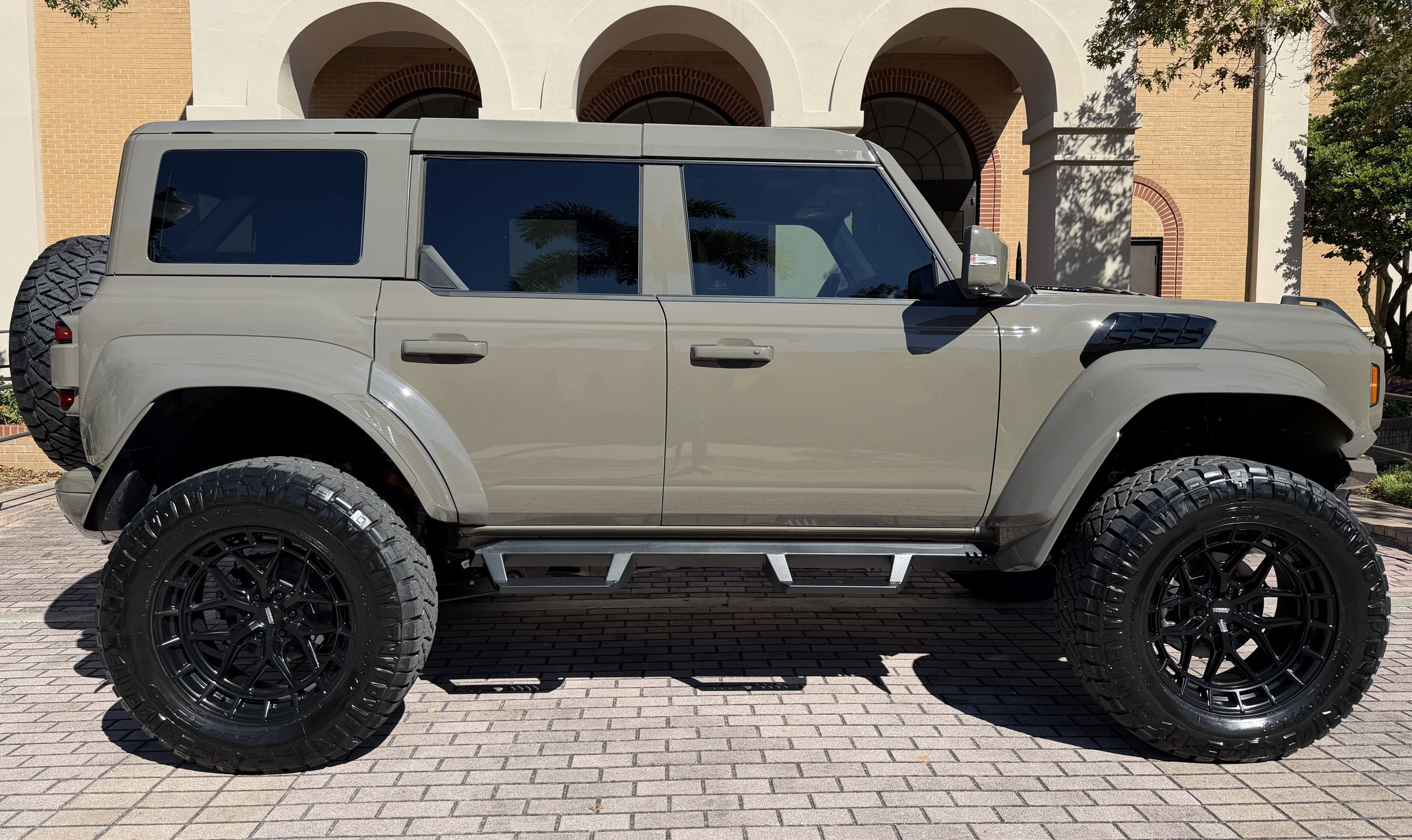 Used 2025 Ford Bronco Raptor AWD/4WD image 2