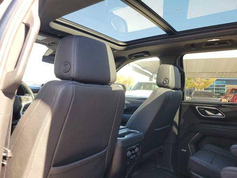 Used 2024 Chevrolet Suburban Z71 w/ Luxury Package image 12