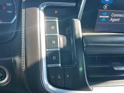 Used 2021 Chevrolet Suburban Z71 w/ Z71 Signature Package image 33