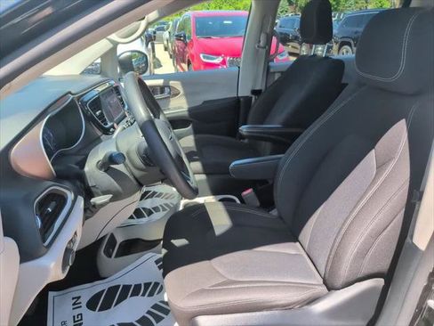 Certified 2023 Chrysler Voyager LX FWD image 11