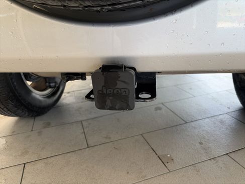 Used 2012 Jeep Wrangler Unlimited Sahara w/ Connectivity Group image 11