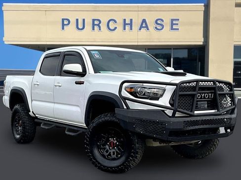 Used 2018 Toyota Tacoma TRD Pro image 1