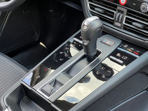Certified 2026 Porsche Macan Turbo AWD/4WD image 42