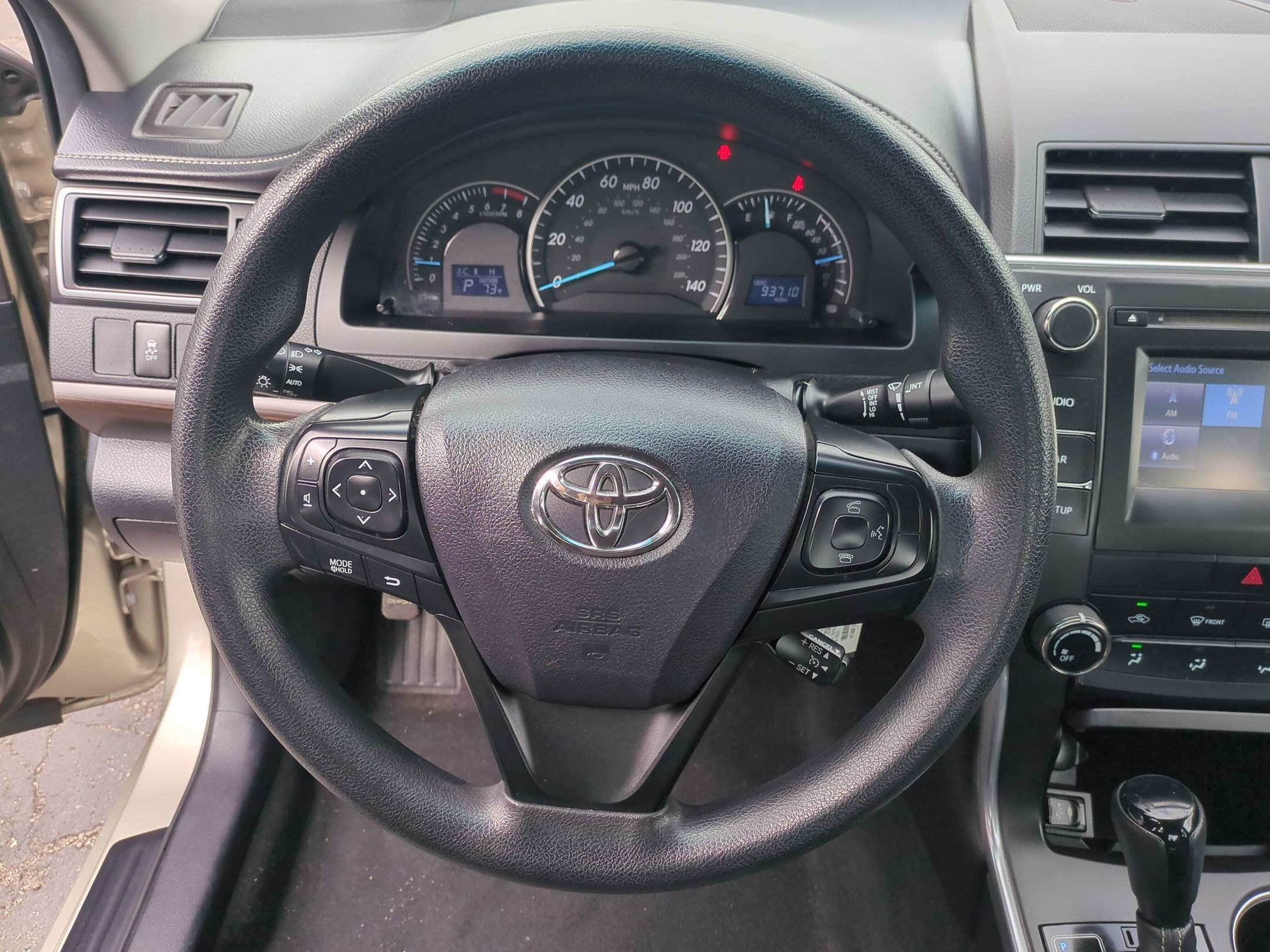 Used 2015 Toyota Camry LE FWD image 11