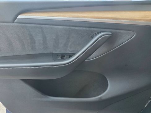 Used 2023 Tesla Model Y Long Range AWD/4WD image 23