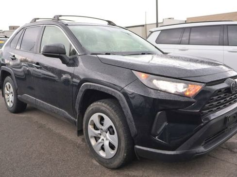 Used 2019 Toyota RAV4 LE image 2
