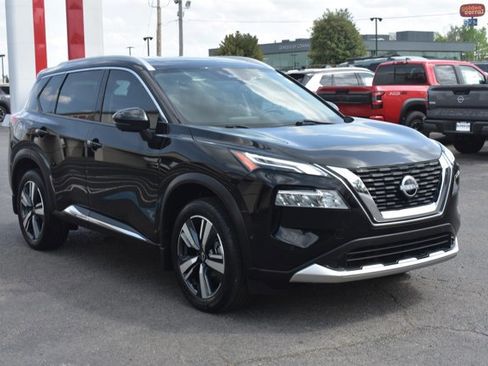 Used 2023 Nissan Rogue Platinum image 3