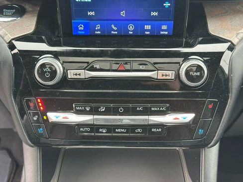 Used 2022 Ford Explorer Platinum w/ Equipment Group 601A AWD/4WD image 18