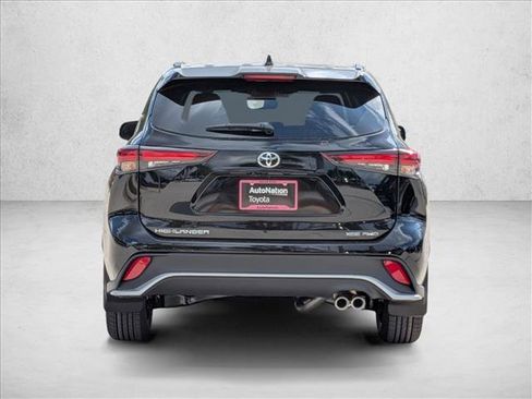 New 2026 Toyota Highlander XSE image 8