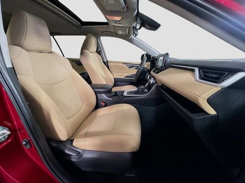 Certified 2020 Toyota RAV4 XLE w/ Convenience Package AWD/4WD image 30