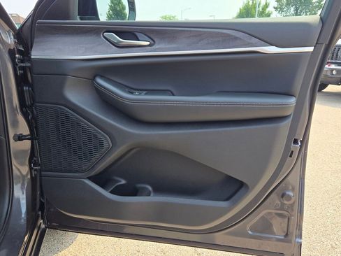 New 2025 Jeep Grand Cherokee Limited image 9