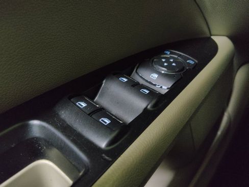 Used 2019 Ford Fusion SEL FWD image 27