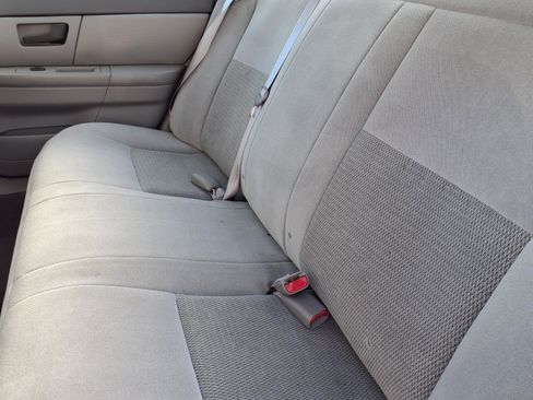 Used 2003 Ford Taurus SE image 6