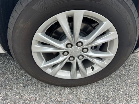 Certified 2024 Cadillac XT6 Luxury w/ LPO, Floor Liner Package AWD/4WD image 30