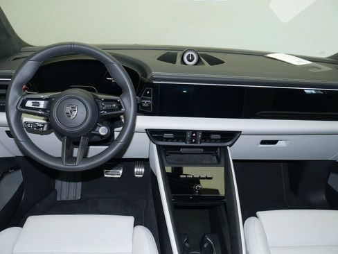 Certified 2026 Porsche Macan Turbo Electric AWD/4WD image 30