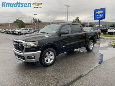 Used 2025 RAM 1500 Big Horn AWD/4WD image 3
