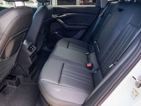 New 2025 Audi Q6 e-tron Premium image 18