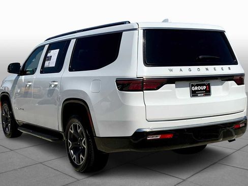 Used 2023 Jeep Wagoneer L Series III w/ Preferred Equipment Group image 11