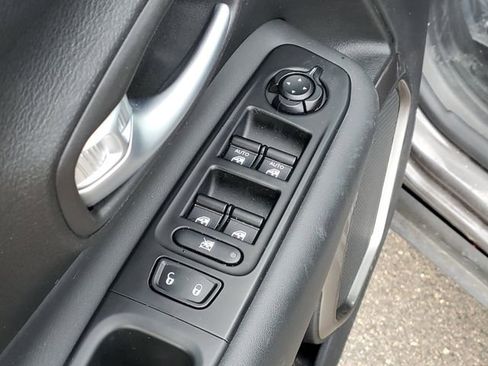 Used 2020 Jeep Renegade Limited w/ Advanced Technology Group image 10