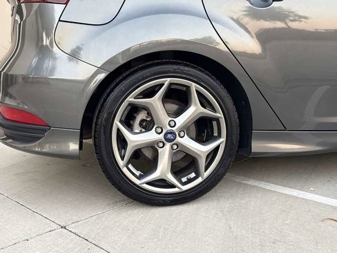 Used 2017 Ford Focus ST image 9