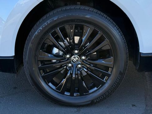 Certified 2023 Toyota Venza Nightshade image 9