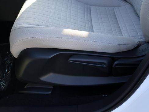 New 2026 Honda HR-V LX image 38