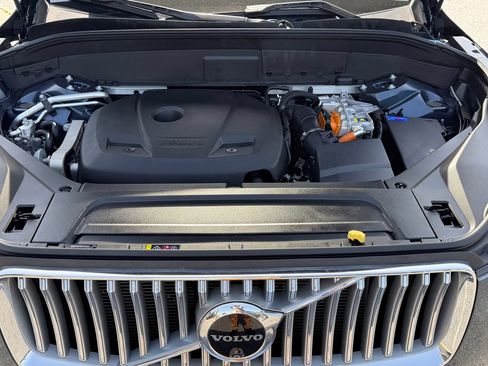Certified 2025 Volvo XC90 T8 Plus AWD/4WD image 42