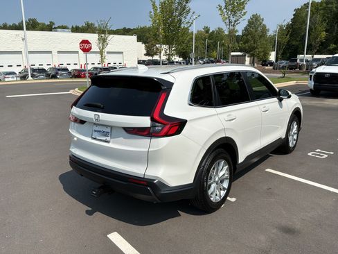 Used 2025 Honda CR-V EX image 10