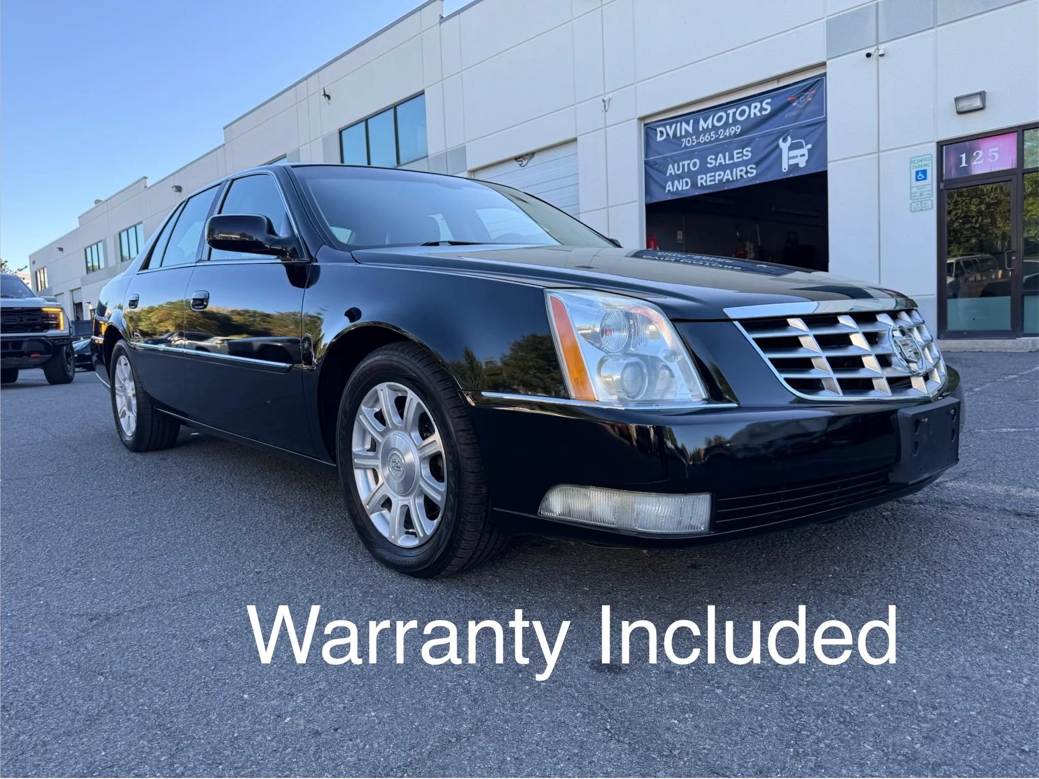 Used 2011 Cadillac DTS FWD image 1