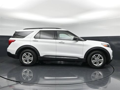 Used 2021 Ford Explorer XLT w/ Equipment Group 202A RWD image 4