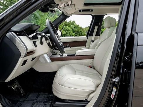 Used 2024 Land Rover Range Rover SE AWD/4WD image 3
