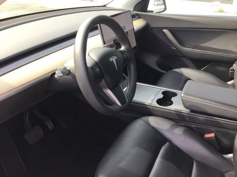 Used 2022 Tesla Model Y Long Range AWD/4WD image 18