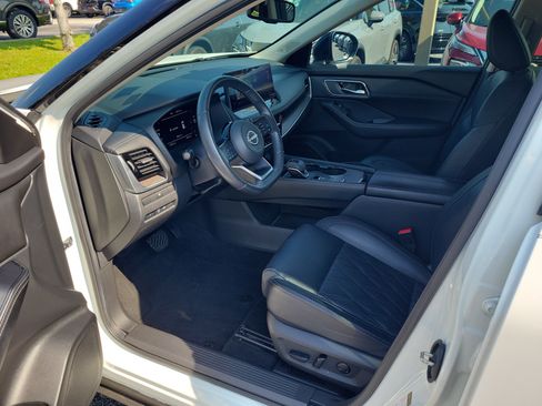 Certified 2024 Nissan Rogue Platinum FWD image 13